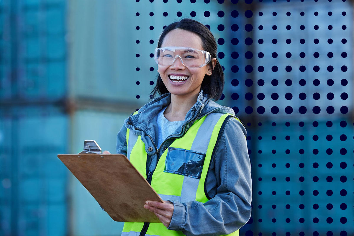 Frontline internal communications company CommsKits work with heavy industry sectors showing a supervisor with a clipboard.